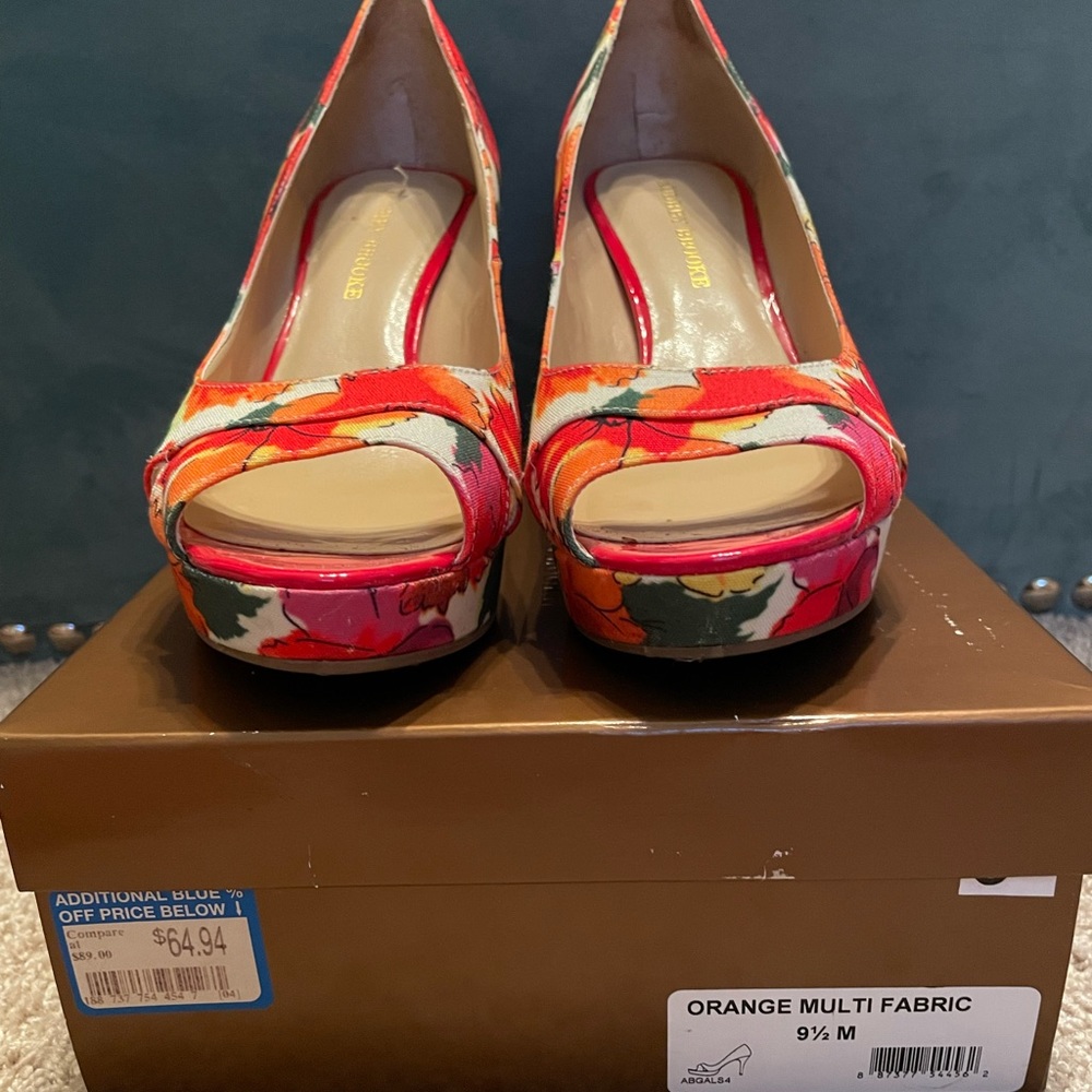 Audrey Brooke Heels in Orange Multi Fabric Peep Toe Size 9 1/2 M